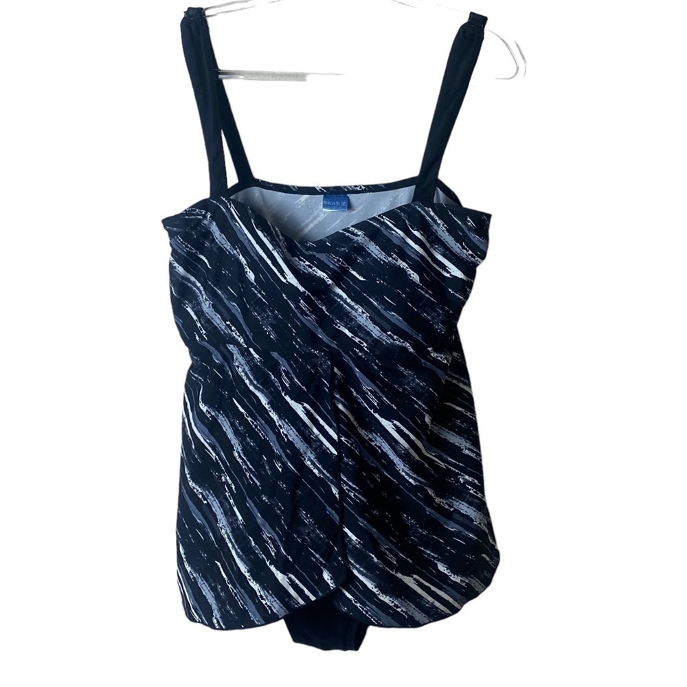 Women’s black geometric size 16‎ Swim dress